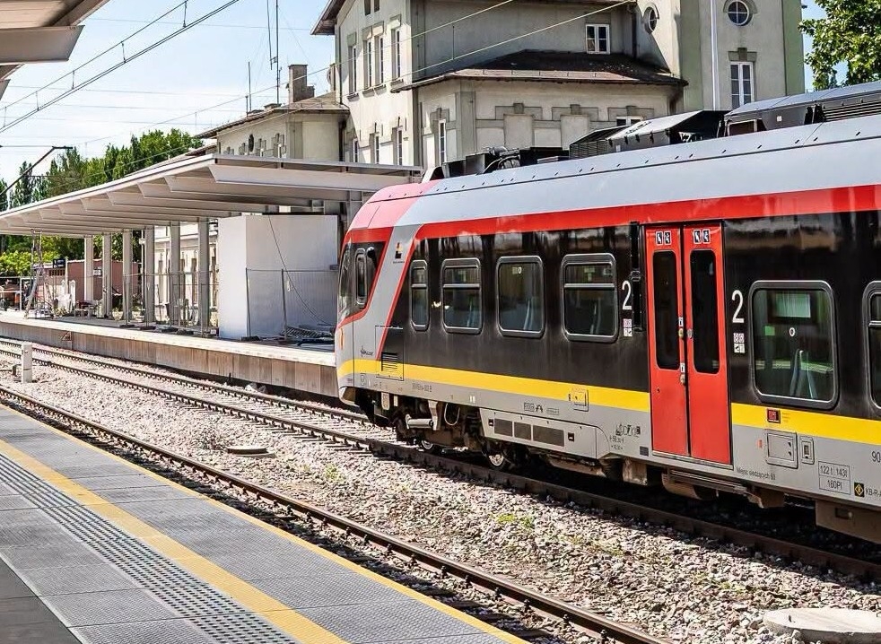 Zmiana rozkładu jazdy pociągów. Są nowe połączenia ŁKA 1 Zmiana rozkładu jazdy pociągów. Są nowe połączenia ŁKA