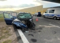 Wypadek na A2 pod Parzęczewem. Samochód uderzył w bariery, jedna osoba w szpitalu