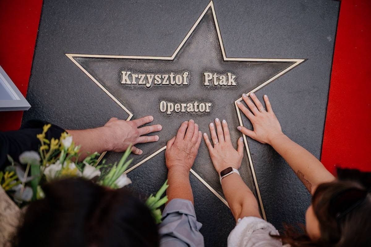 Krzysztof Ptak z gwiazdą na Piotrkowskiej. Łódź upamiętniła wybitnego operatora