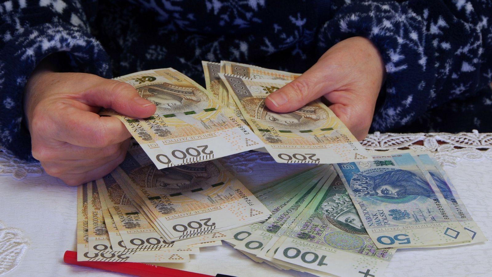Nawet 1978 zł dodatkowo dla seniorów. ZUS rusza z wypłatami we wrześniu