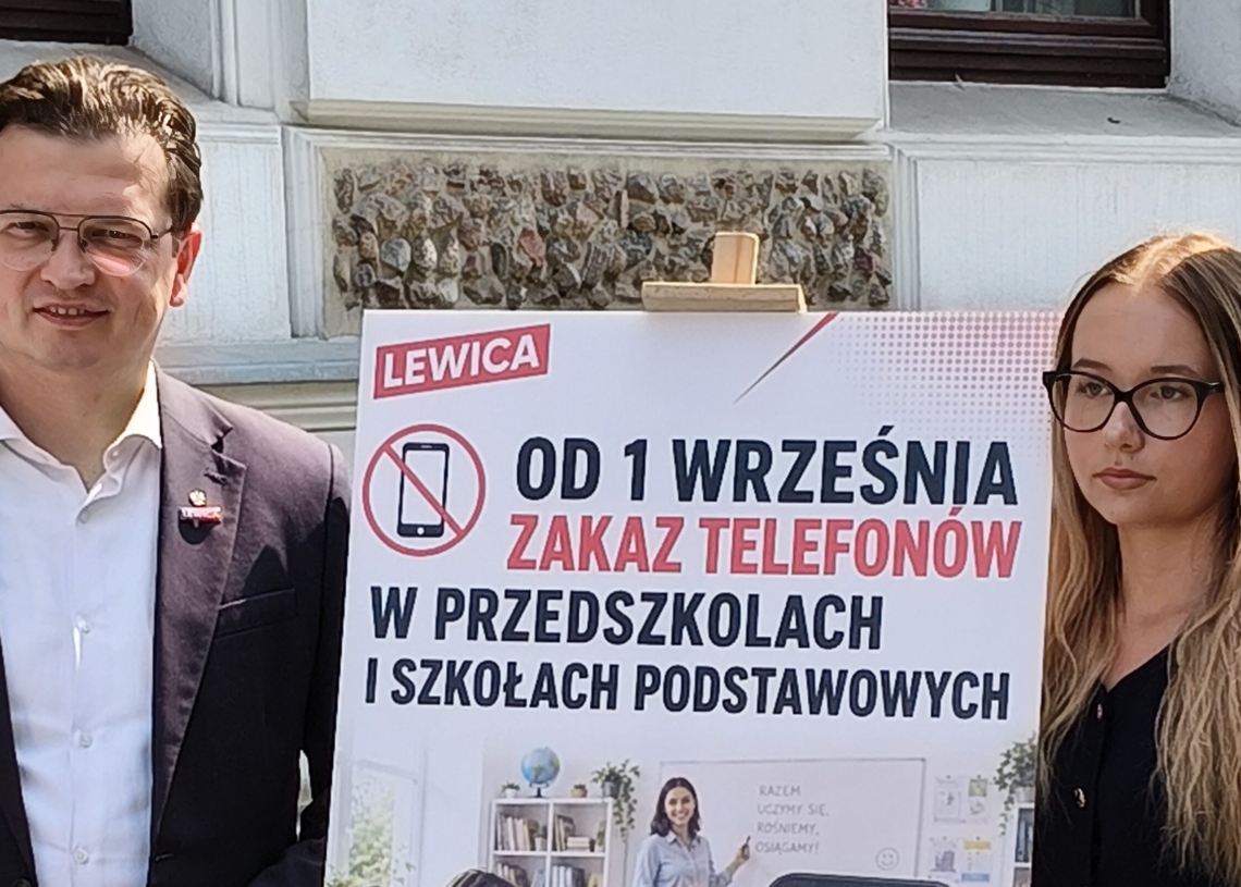 Zakaz smartfonów w szkołach coraz bliżej. Od września telefony będą trafiać do depozytu 1 Zakaz smartfonów w szkołach coraz bliżej. Od września telefony będą trafiać do depozytu
