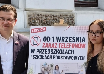 Zakaz smartfonów w szkołach coraz bliżej. Od września telefony będą trafiać do depozytu