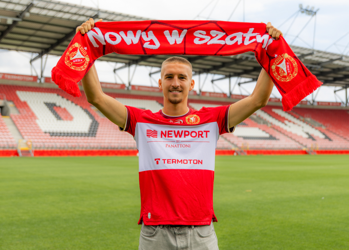 Nowy w szatni Widzewa. 23-letni skrzydłowy z doświadczeniem w MLS 1 Kolejny nowy w szatni Widzewa. Stipe Biuk podpisał kontrakt do 2029 roku
