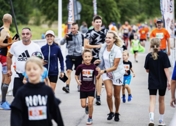 Pomarańczowy Dzień Sportu w Sieradzu. Sportowe emocje i pomoc dla Mikołaja