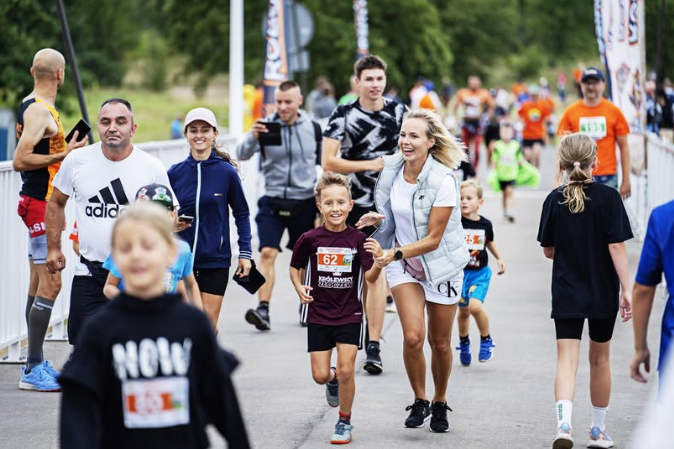 Pomarańczowy Dzień Sportu w Sieradzu. Sportowe emocje i pomoc dla Mikołaja