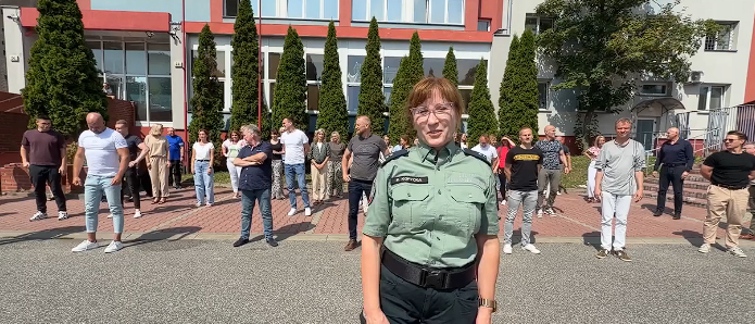 Pomagają rannemu policjantowi. Służby z Łódzkiego ruszyły z wyjątkowym wyzwaniem
