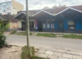 Libacje pod sklepami na Retkini. Policja zapowiada działania