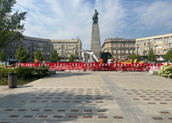 Remont Placu Wolności w Łodzi trwa. Wybrzuszona nawierzchnia ma zniknąć do 20 sierpnia [ZDJĘCIA]