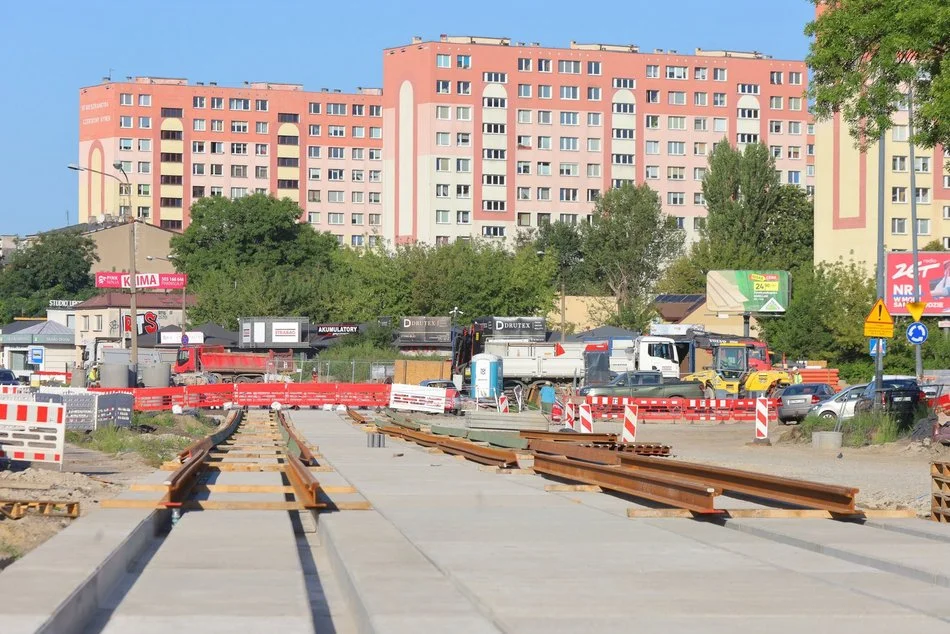 Pierwsze szyny na Broniewskiego w Łodzi 1 Pierwsze szyny na Broniewskiego w Łodzi
