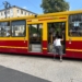 Pasażerowie tramwaju 45 mają dość. „Wsiadamy na czworaka, gdzie są nasi radni?”
