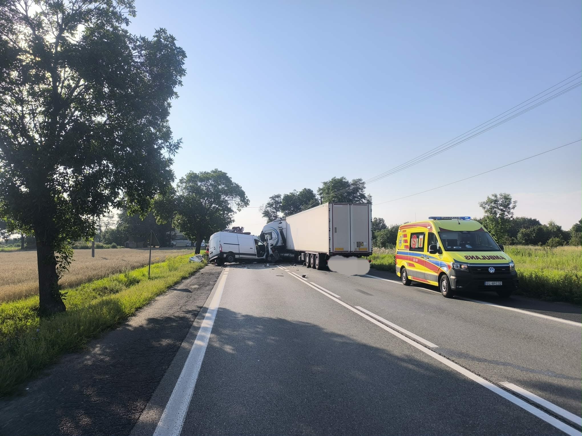 Wypadek na DK91 w gminie Ozorków. Dwie osoby ranne, LPR na miejscu