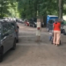 Samochodowy armagedon w Parku Julianowskim. Niemal 100 aut wjechało do parku podczas biegu