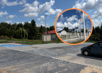 Kolejne miejsca parkingowe przy stacjach kolejowych w Łódzkiem