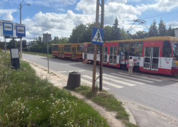 Z tramwaju prosto pod koła samochodu. Mieszkańcy Stoków nie czują się bezpiecznie