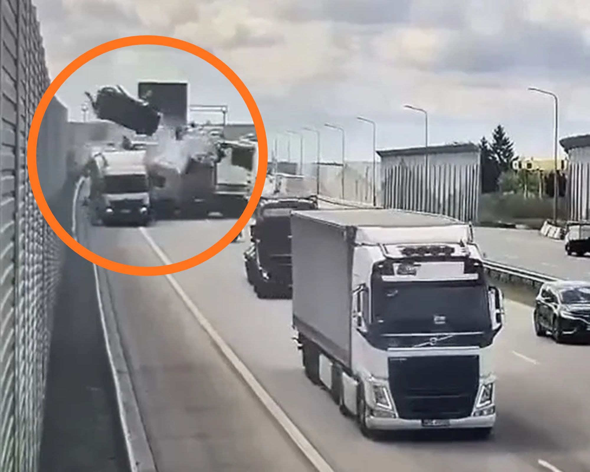 Rozbite ciężarówki na A1 pod Piotrkowem. GDDKiA opublikowała nagranie