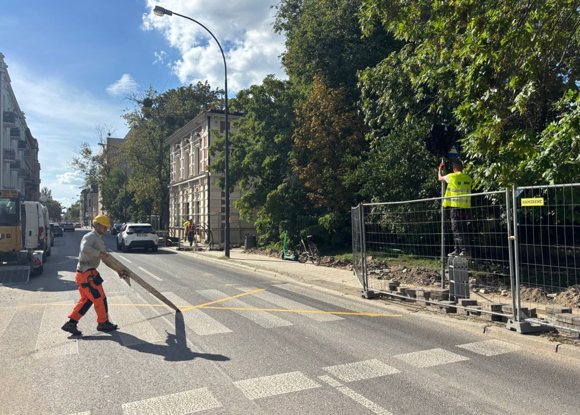 Bezpieczne przejście przy przedszkolu na Jaracza odblokowane. Pomogła interwencja Radia Łódź 1 Bezpieczne przejście przy przedszkolu na Jaracza odblokowane. Pomogła interwencja Radia Łódź