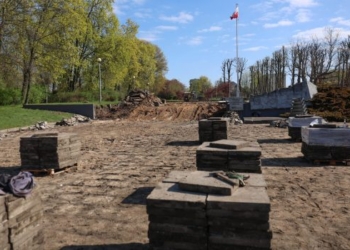 Pasaż Rajczaka w Zduńskiej Woli zmienia się nie do poznania. Przebudowa zbliża się do półmetka
