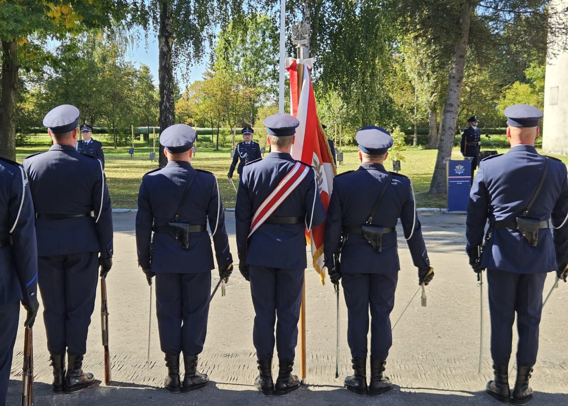 Łódzcy policjanci odznaczeni za wieloletnią służbę. Uhonorowano 59 funkcjonariuszy 1 Łódzcy policjanci odznaczeni za wieloletnią służbę. Uhonorowano 59 funkcjonariuszy