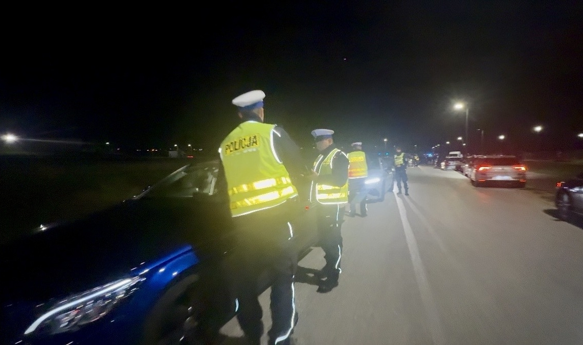Nielegalne wyścigi pod Łodzią. Pięć osób zatrzymanych, auta za 780 tys. zł zabezpieczone
