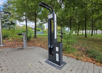 Zdewastowali rowerowy pit-stop w Piotrkowie. Została tylko pompka