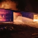 Nocny pożar hali w Wieluniu. W akcji 16 zastępów straży pożarnej [ZDJĘCIA]