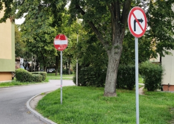 Kierowcy łamią zakaz wjazdu. Mieszkańcy Sieradza obawiają się o bezpieczeństwo dzieci