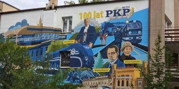 Kolejowe święto w Spale na 100-lecie PKP. Specjalny pociąg i jubileuszowy mural [ZDJĘCIA]