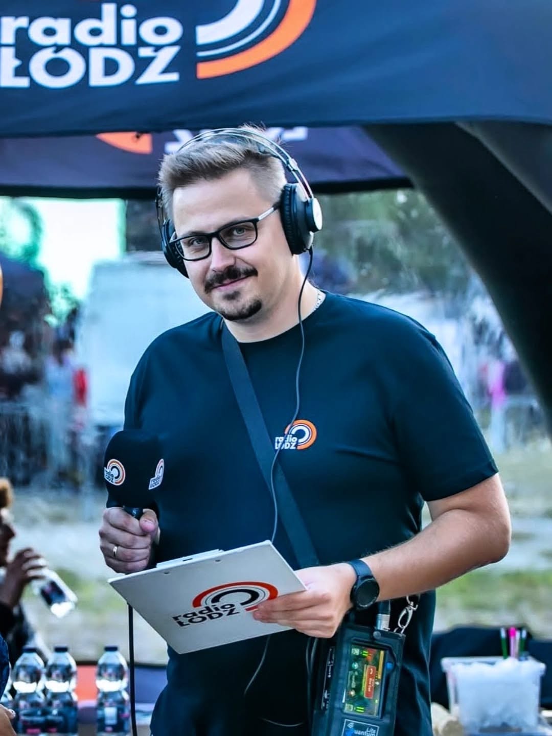 Paweł Kwiatkowski w studiu plenerowym Radia Łódź