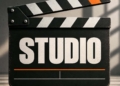 „Studio”. Z czego śmieje się Hollywood?