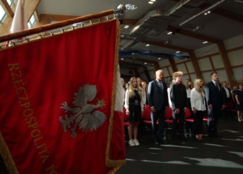 Donald Tusk na inauguracji roku szkolnego w Wieluniu: "Od nas wszystkich zależy, czy będziemy żyć w pokoju"