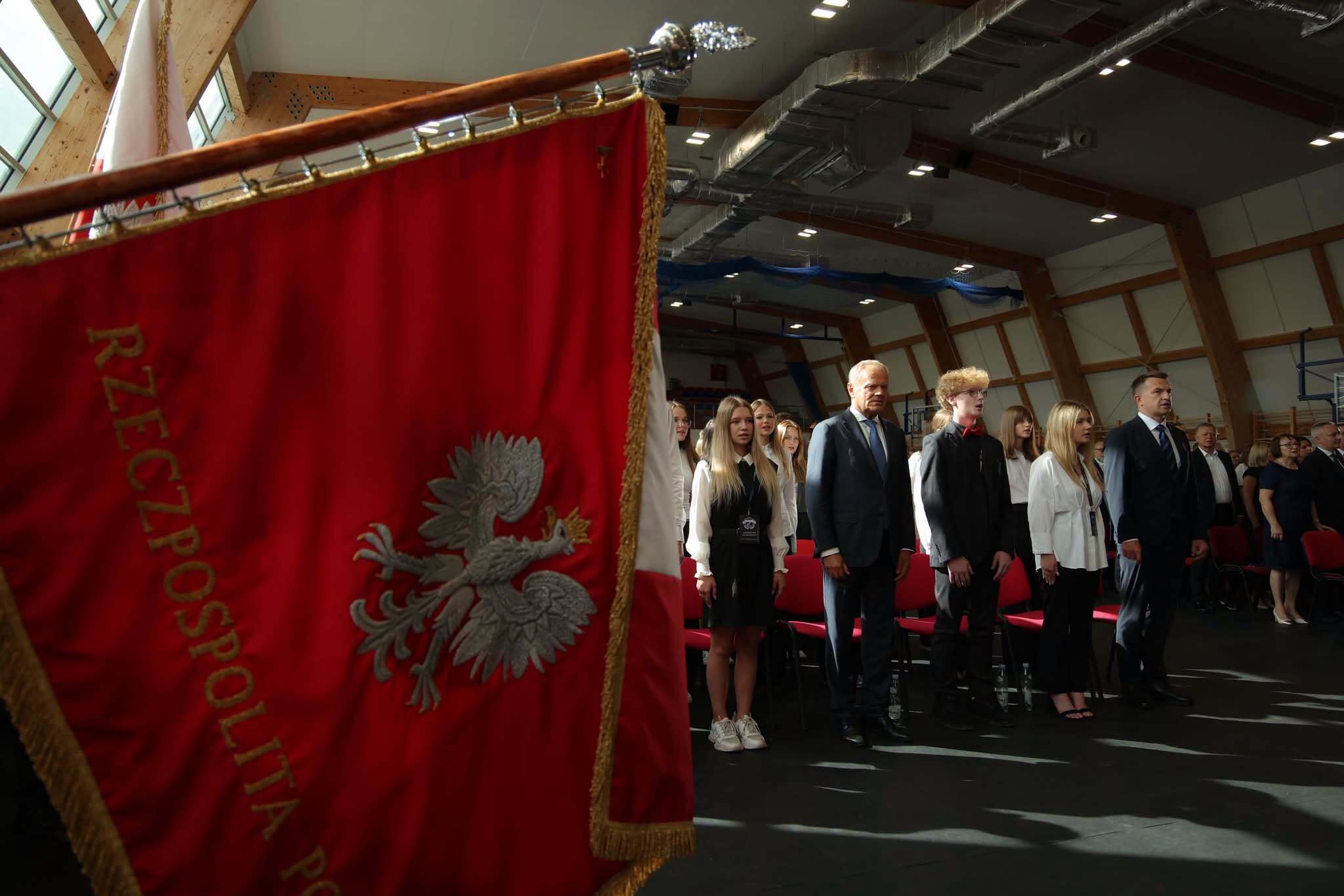 Donald Tusk na inauguracji roku szkolnego w Wieluniu: "Od nas wszystkich zależy, czy będziemy żyć w pokoju"