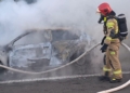 Pożar samochodu na A2. Trzech pijanych mężczyzn znaleziono 2 km dalej