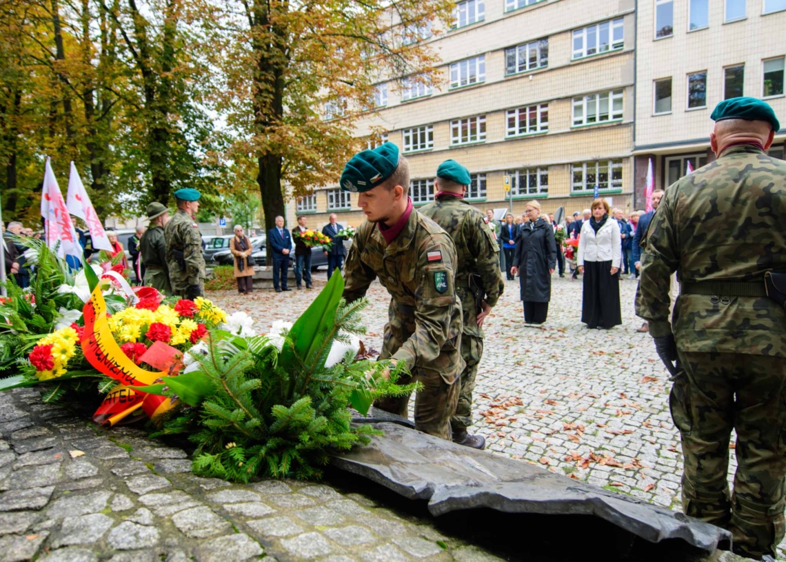 Łódź upamiętniła 87. rocznicę sowieckiej agresji na Polskę. Szef łódzkiej „Solidarności” apeluje o jedność