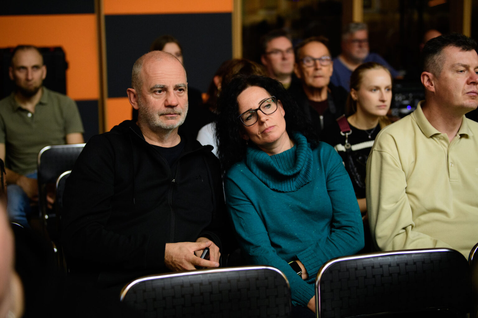 Odsluch plyty z wizualizacjami w Studiu Debicha fot Sebastian Szwajkowski 15
