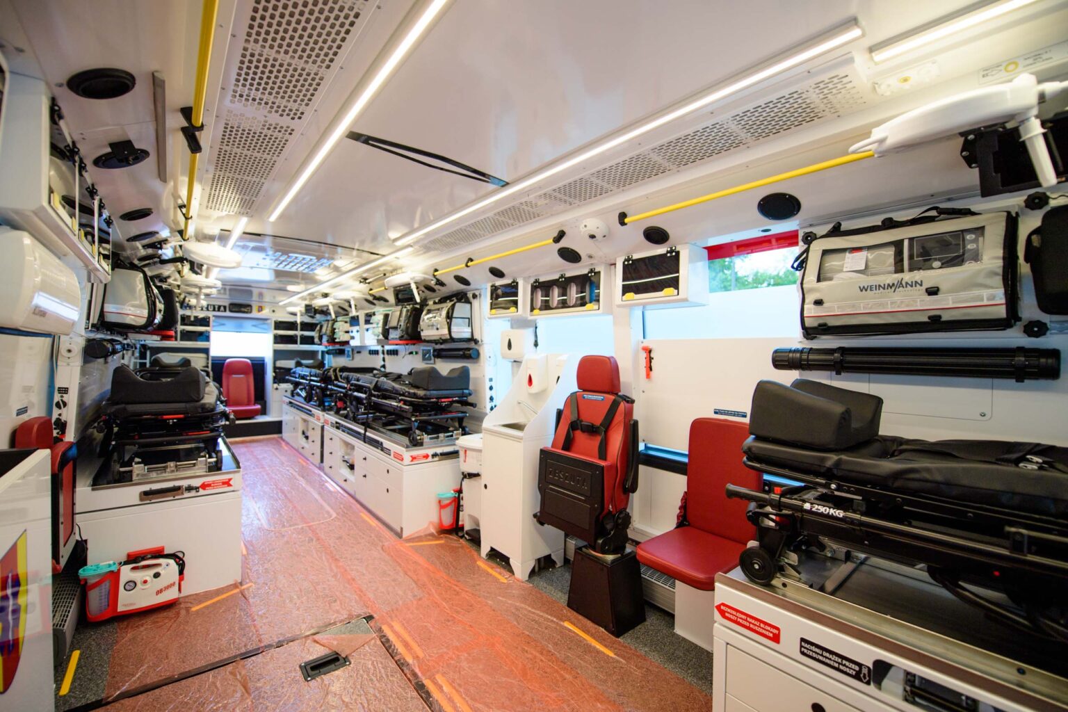 Pierwszy w Polsce Autobus Szpitalny w WSRM w Lodzi fot Sebastian Szwajkowski 13