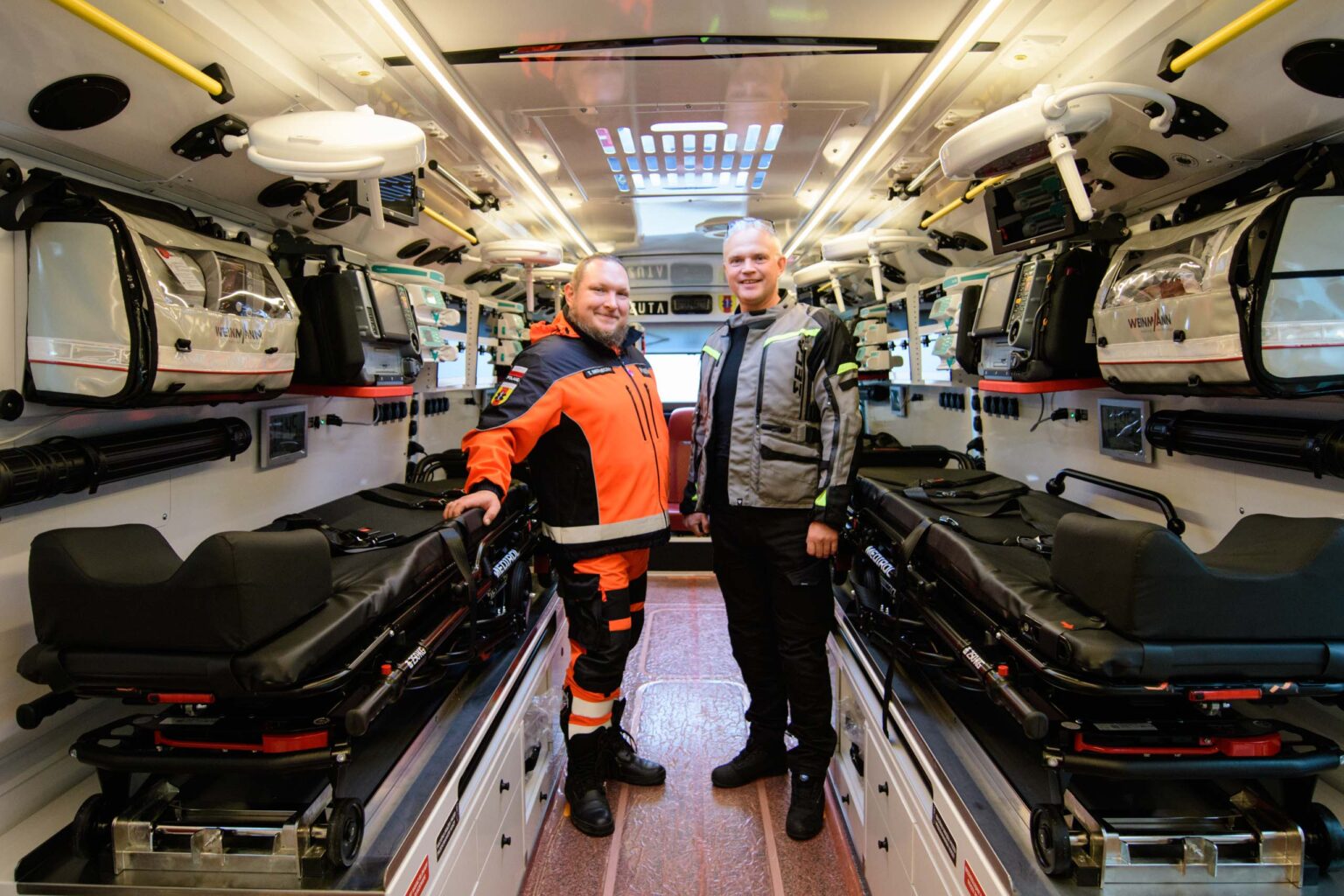 Pierwszy w Polsce Autobus Szpitalny w WSRM w Lodzi fot Sebastian Szwajkowski 2