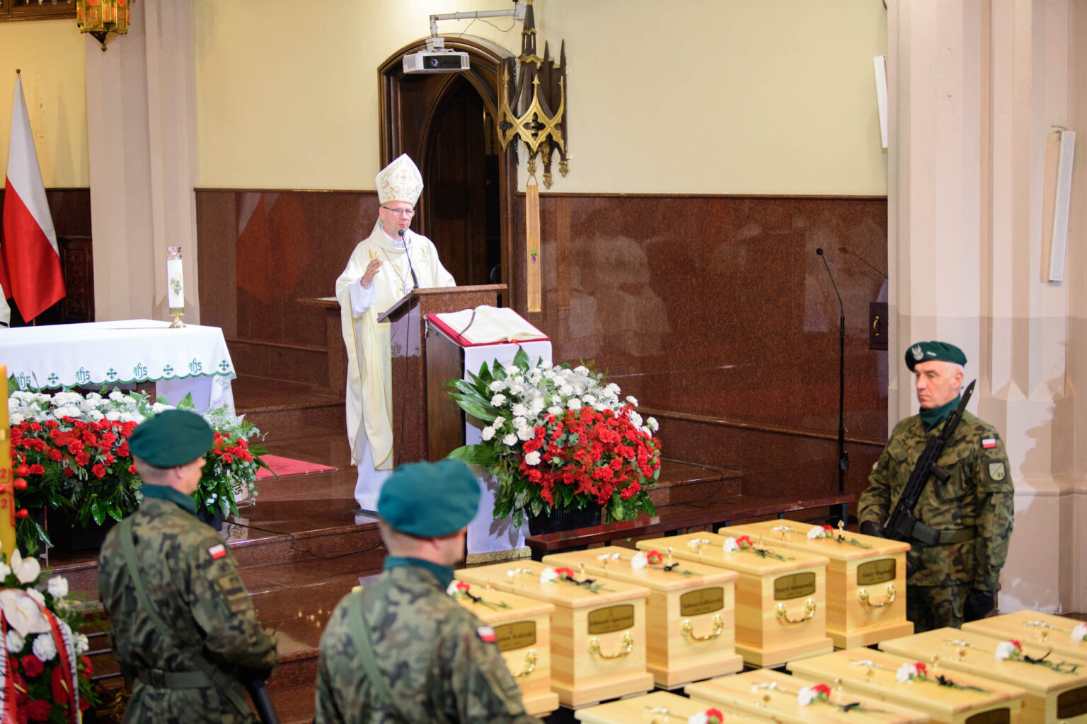 Pogrzeb ofiar obozu przy Przemyslowej z Prezydentem Karolem Nawrockim fot Sebastian Szwajkowski 22
