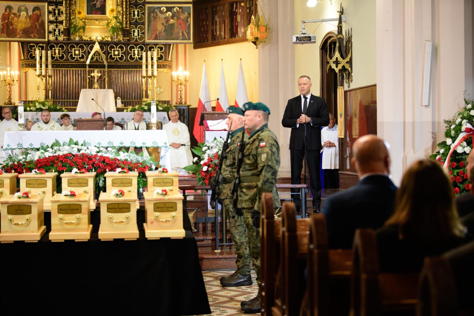 Pogrzeb ofiar obozu przy Przemyslowej z Prezydentem Karolem Nawrockim fot Sebastian Szwajkowski 27