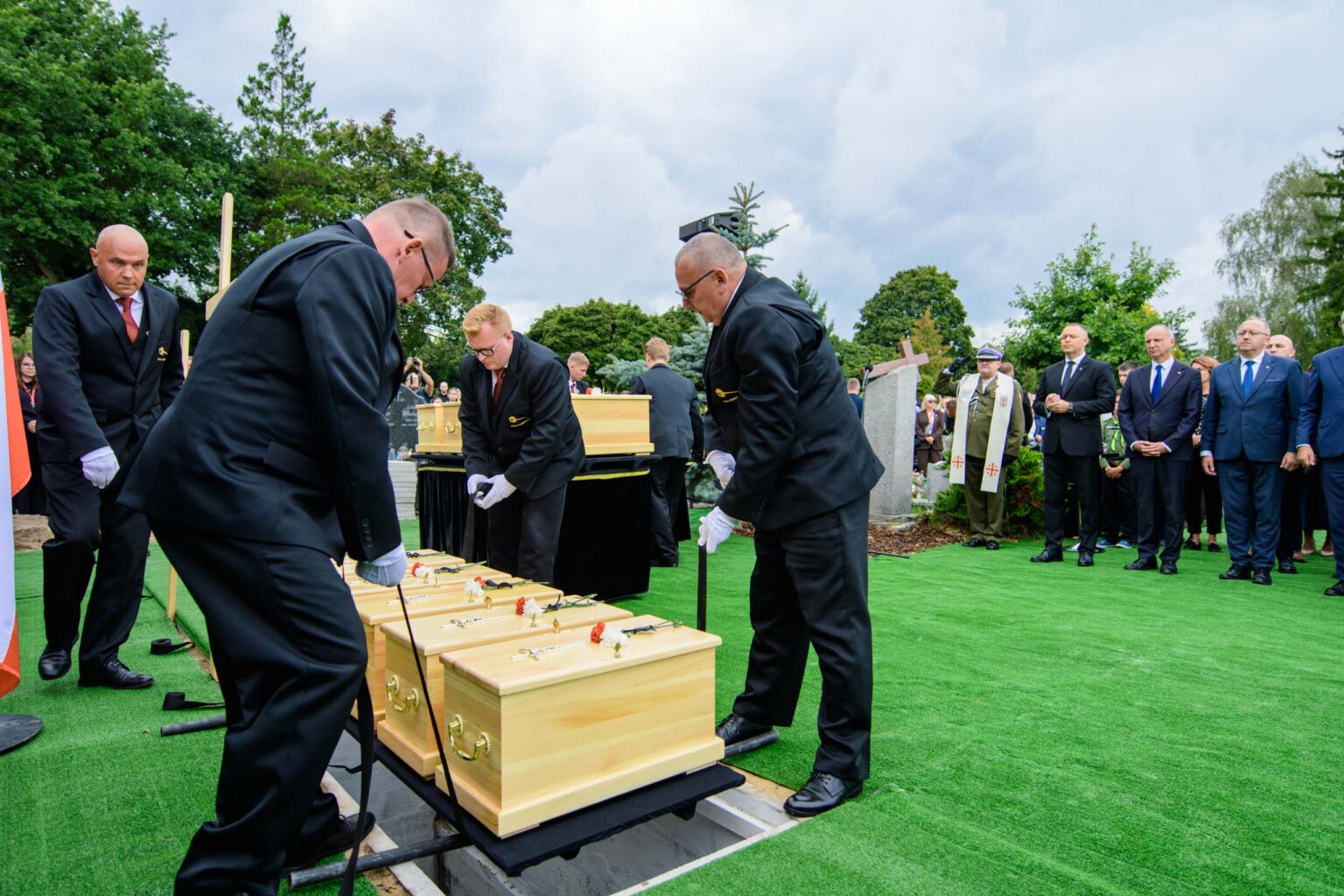 Pogrzeb ofiar obozu przy Przemyslowej z Prezydentem Karolem Nawrockim fot Sebastian Szwajkowski 31