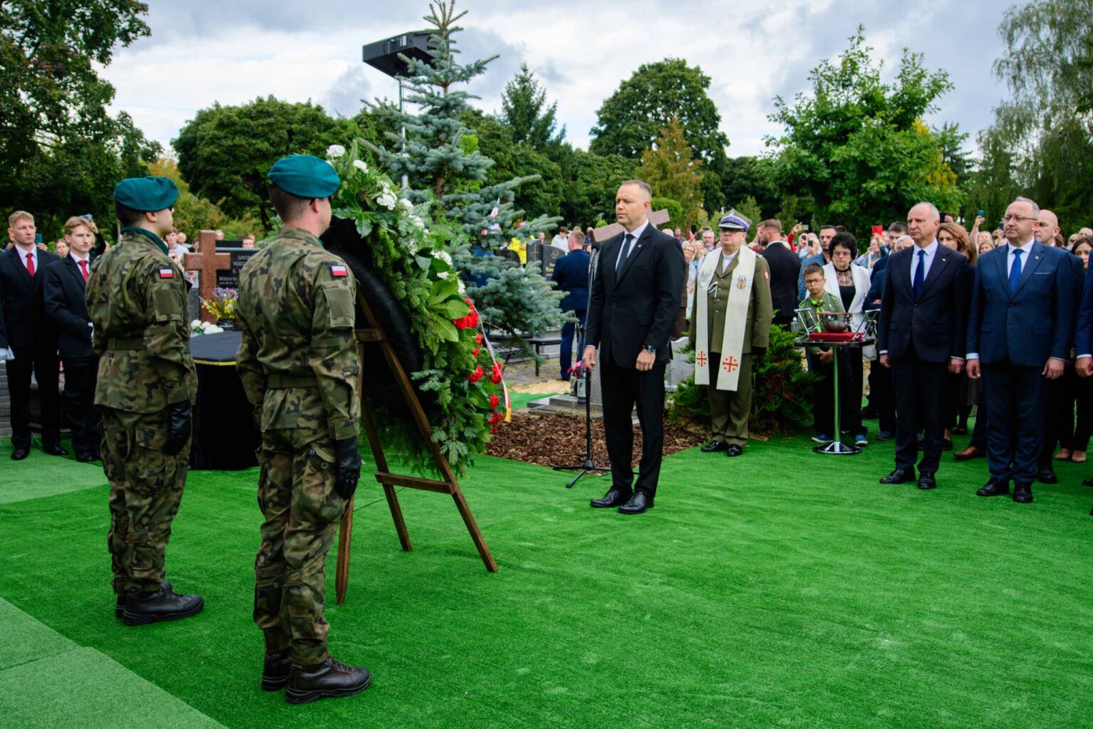 Pogrzeb ofiar obozu przy Przemyslowej z Prezydentem Karolem Nawrockim fot Sebastian Szwajkowski 32