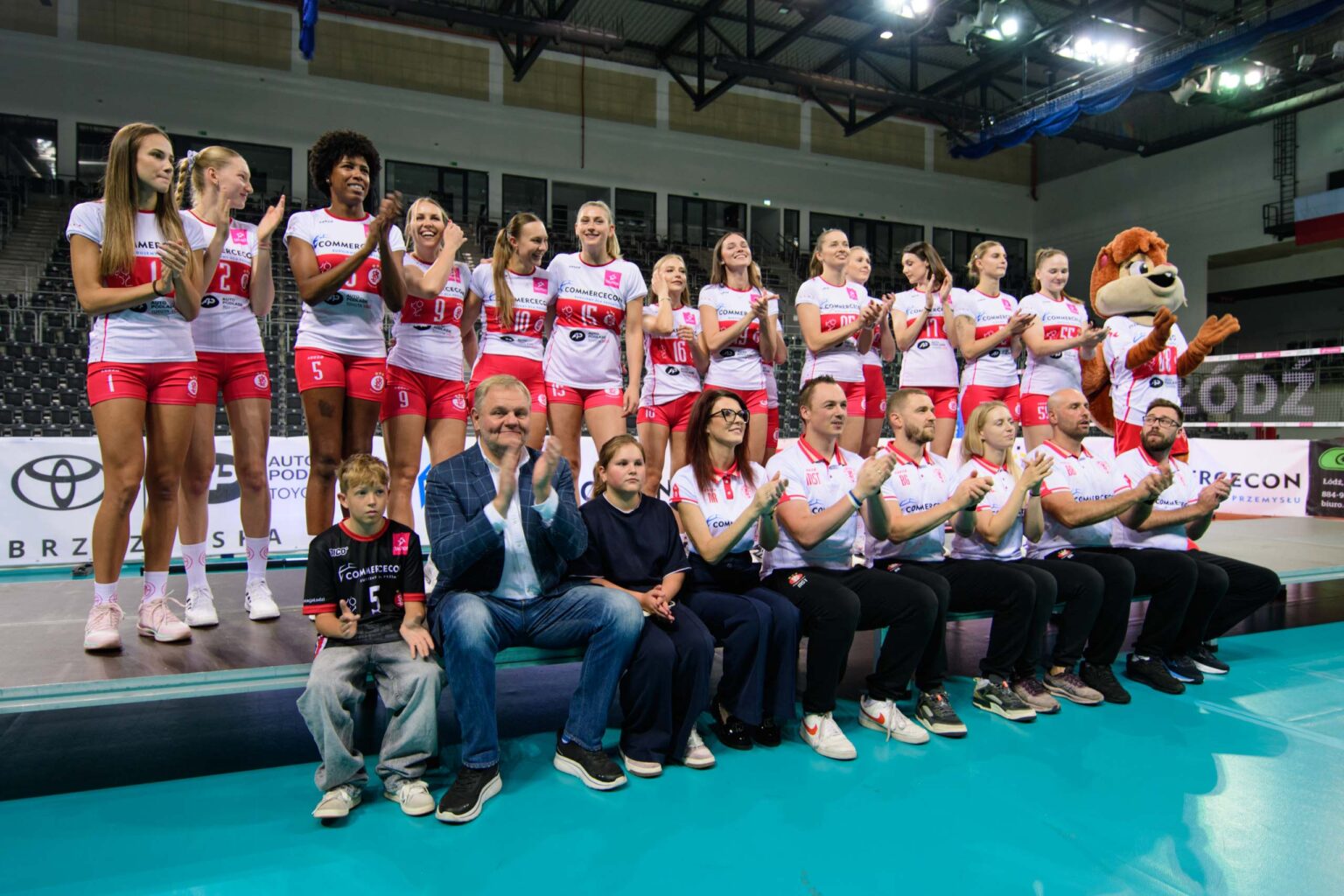 Prezentacja siatkarek LKS na sezon 26 27 fot Sebastian Szwajkowski 7