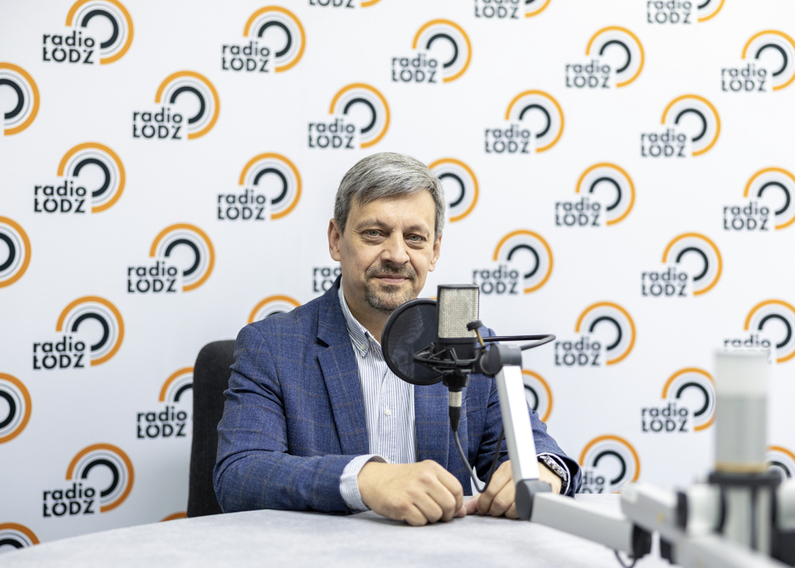 Protest kolejarzy, słupki na Piotrkowskiej, zmiany w egzaminie na prawo jazdy. Tomasz Zagajewski z CBRD gościem RŁ