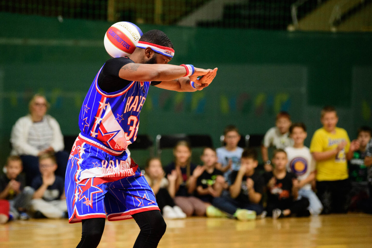 Trening Zawodnikow Harlem Globetrotters z uczniami fot Sebastian Szwajkowski 11