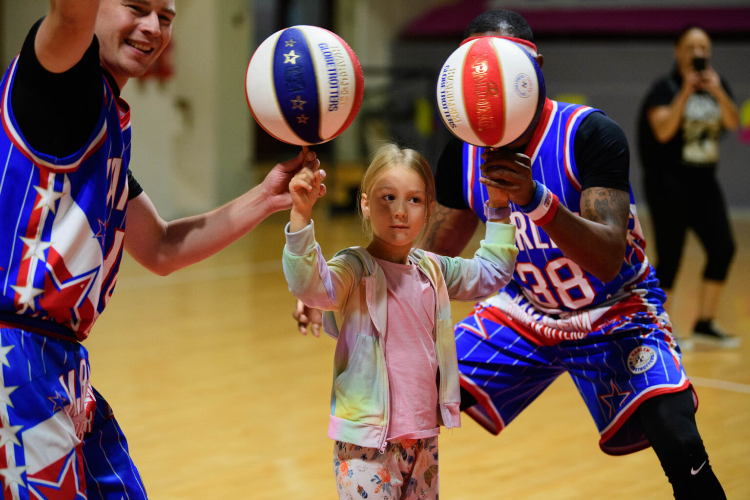 Trening Zawodnikow Harlem Globetrotters z uczniami fot Sebastian Szwajkowski 16
