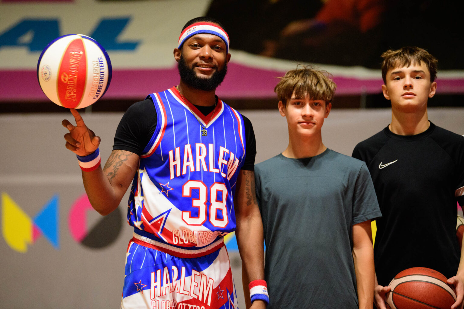 Trening Zawodnikow Harlem Globetrotters z uczniami fot Sebastian Szwajkowski 18