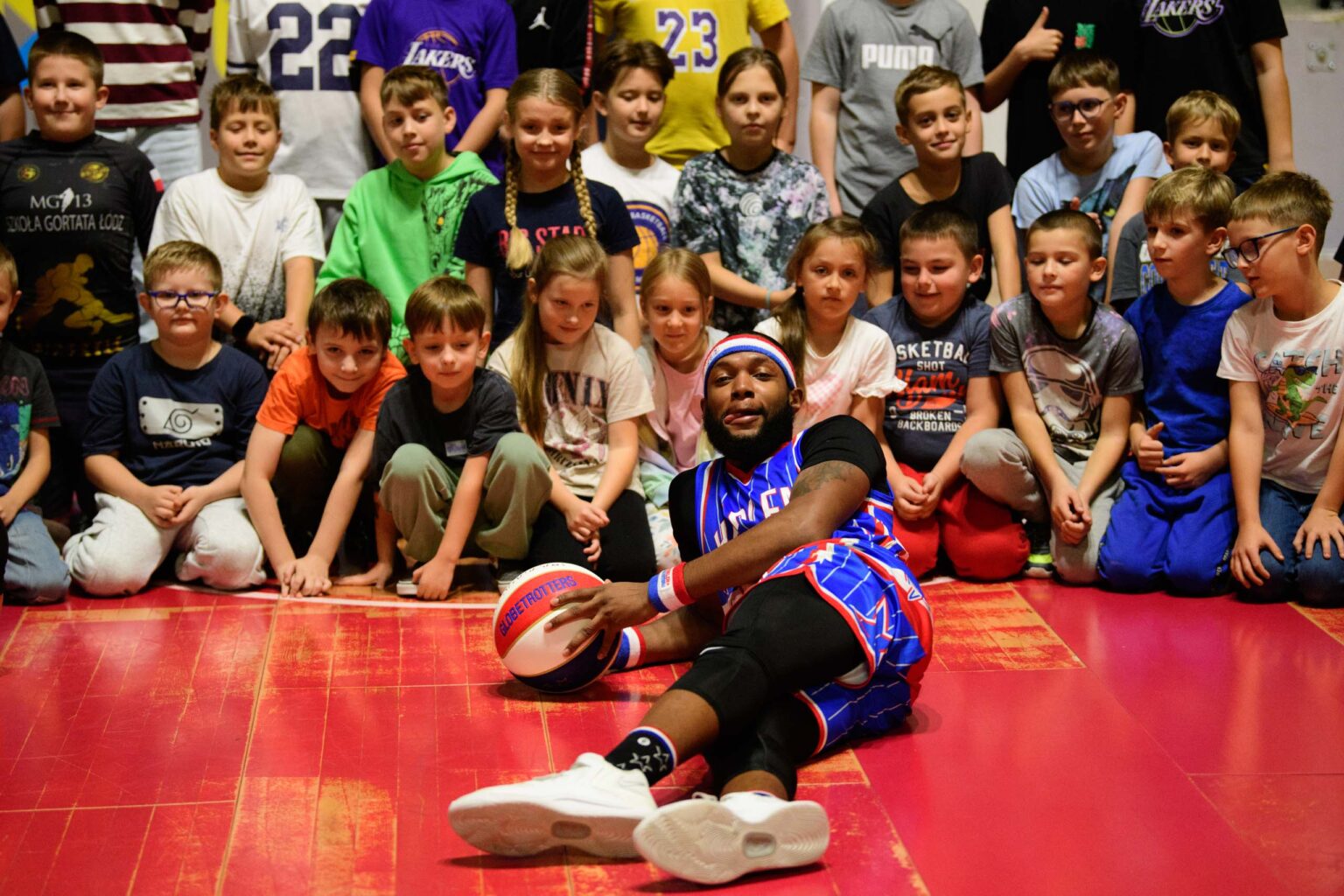 Trening Zawodnikow Harlem Globetrotters z uczniami fot Sebastian Szwajkowski 21