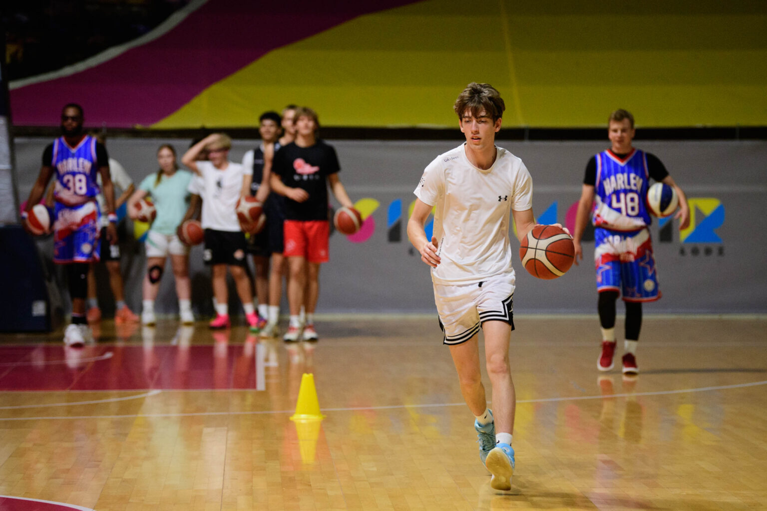 Trening Zawodnikow Harlem Globetrotters z uczniami fot Sebastian Szwajkowski 27