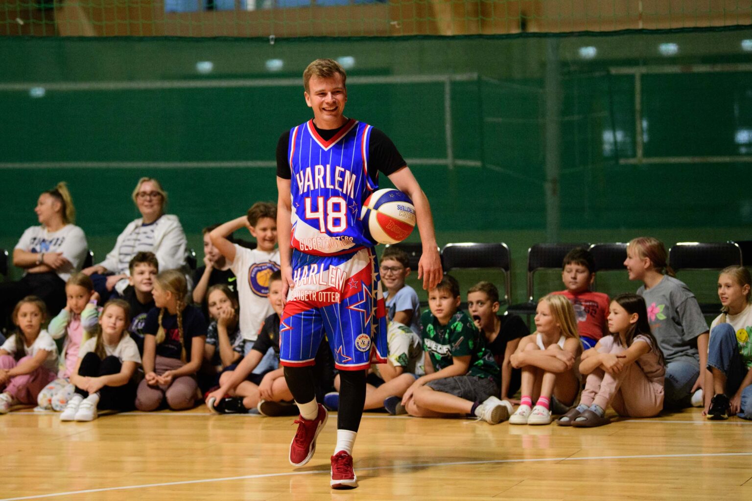 Trening Zawodnikow Harlem Globetrotters z uczniami fot Sebastian Szwajkowski 30