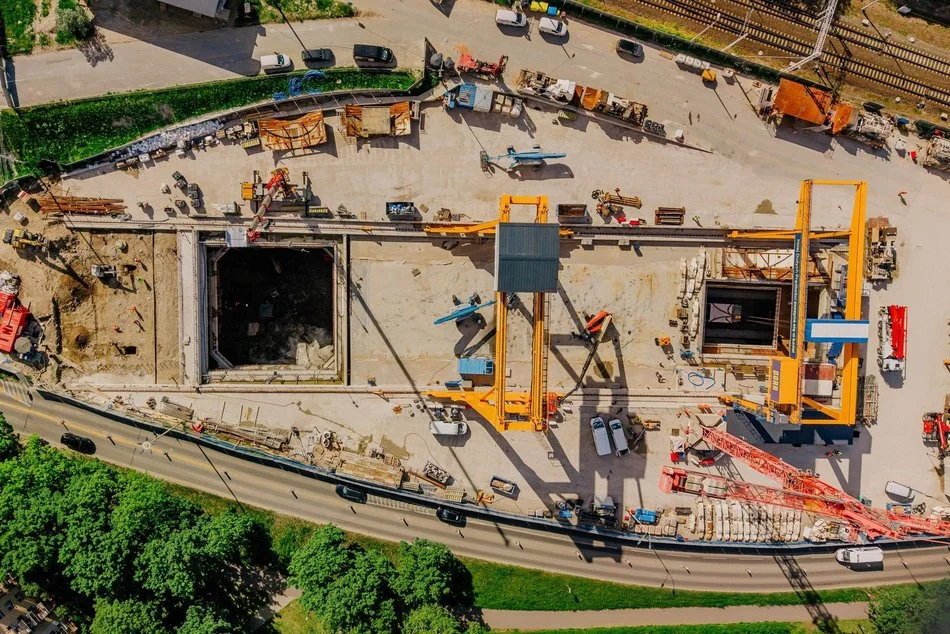 Nowe utrudnienia na ważnej arterii w Łodzi. Ruszyła budowa komory tunelu KDP