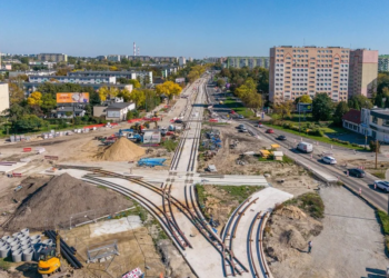 Nowy etap budowy torowiska na Broniewskiego. Będą objazdy i ruch jednokierunkowy